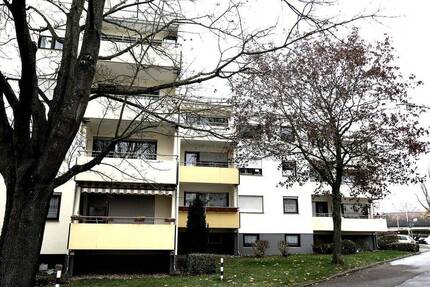 Sympathische 3 12-Zimmer-Mietwohnung mit Parkett, neuer Einbauküche & Südbalkon in HEMMINGEN
