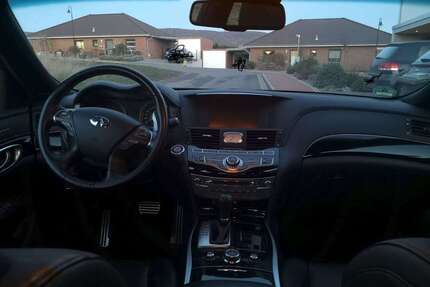 INFINITI Q70