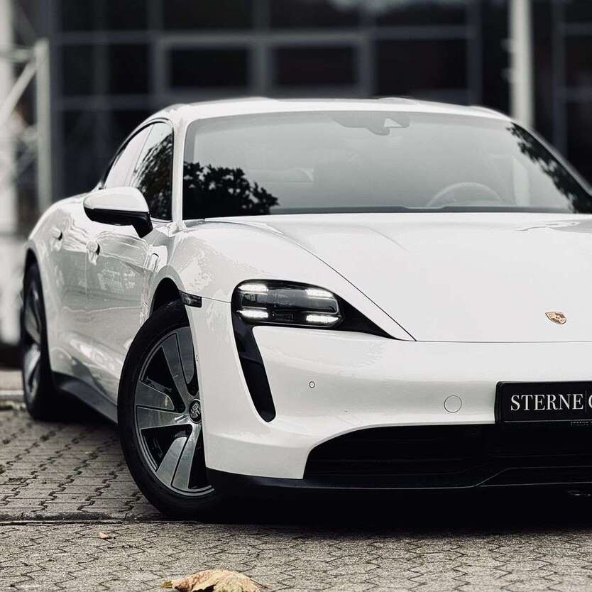 Porsche Taycan 11.700 km 64.900 € Ebersbach an der Fils 73061