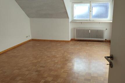 2 schöne WG-Zimmer (teilmöbliert) in 3-er Frauen-WG 2 zimmer