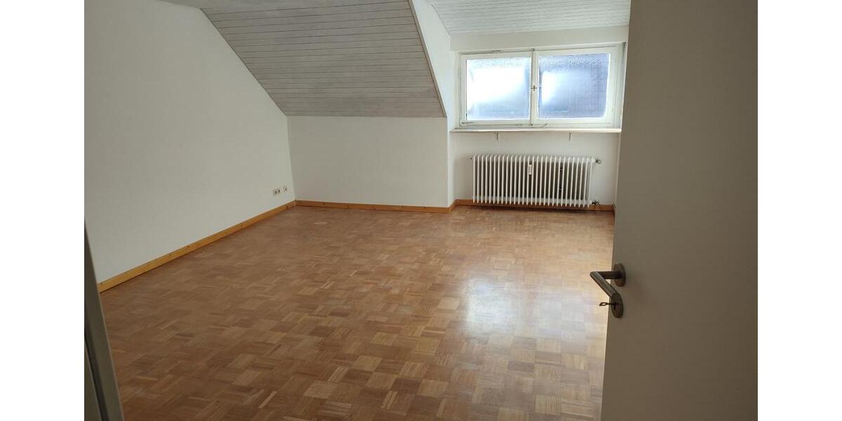 2 schöne WG-Zimmer (teilmöbliert) in 3-er Frauen-WG 2 zimmer