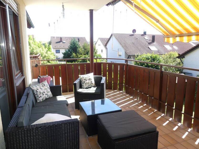 Schicke 3 Zimmer Wohnung mit einem sonnigen Balkon und PKW Stellplatz. Frei ab 01.11.2025