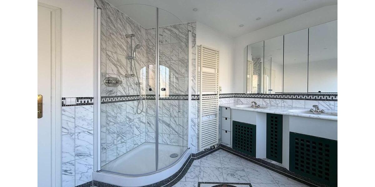 Einfamilienhaus Nürtingen - 5.5 Zimmer, 175 m&sup2;, 2.700&euro; | Angebot:24571134