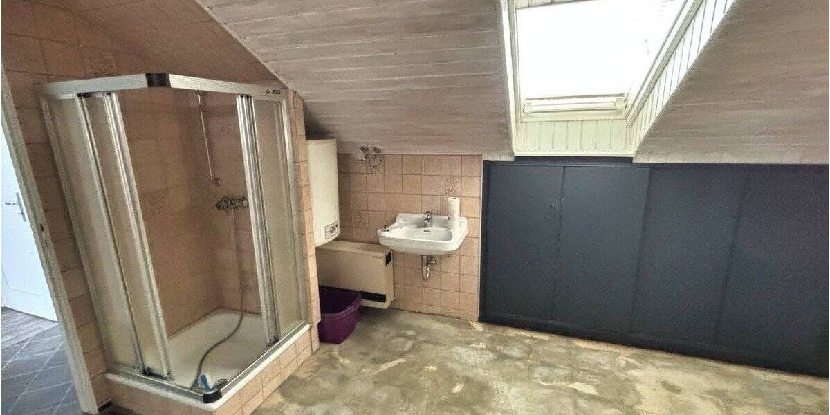 Reihenmittelhaus Sindelfingen Mitte - 7 Zimmer, 140 m&sup2;, 480.000&euro; | Angebot:26807364