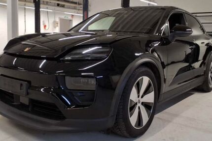 Porsche Macan 10.201 km 72.890 &euro; Stuttgart 70499