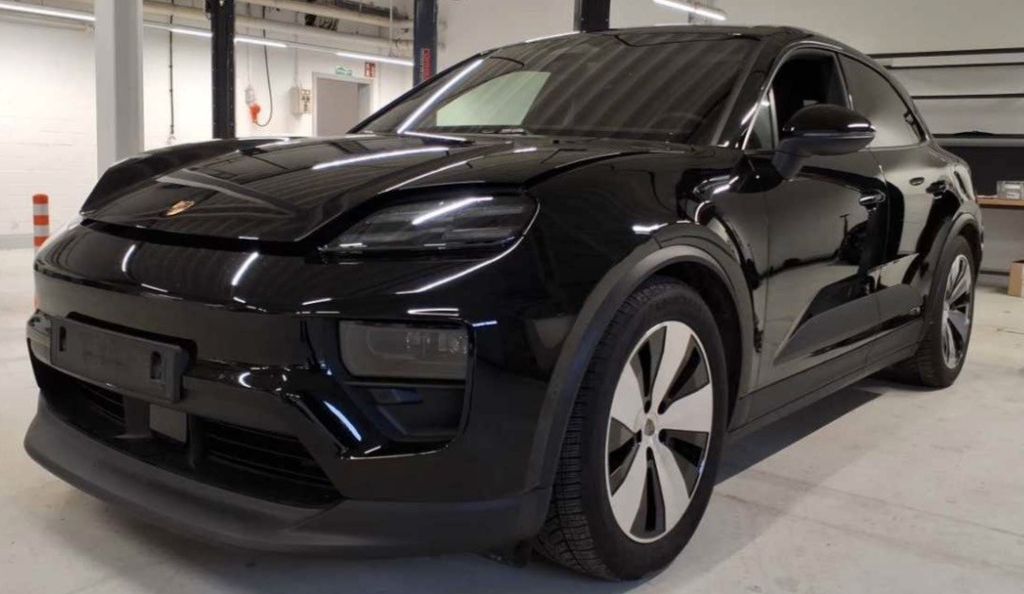 Porsche Macan 10.201 km 72.890 &euro; Stuttgart 70499