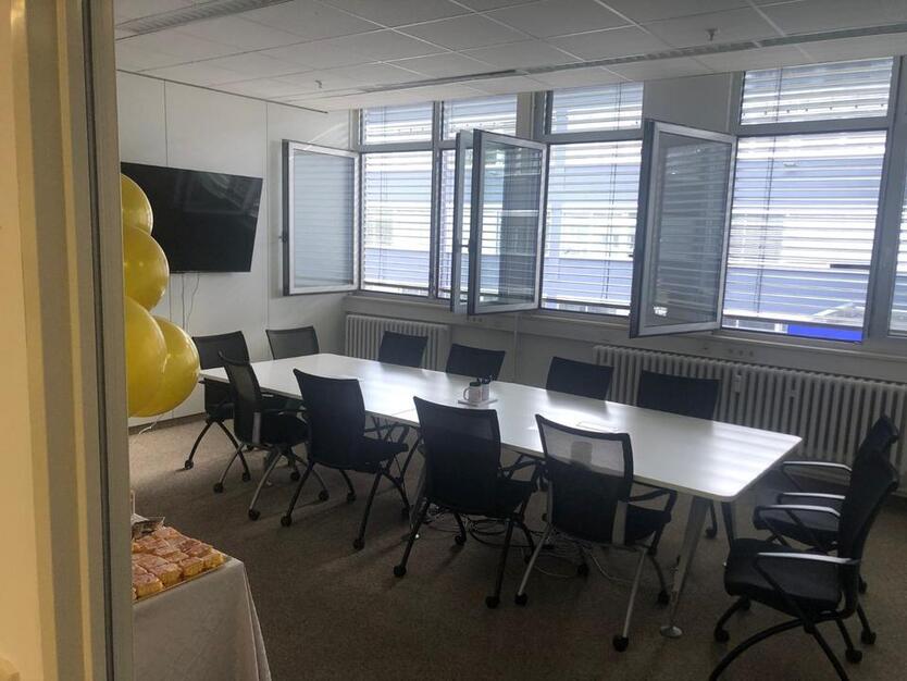 Voll ausgestatteter Meetingraum im CoWorking-Space zu vermieten zimmer