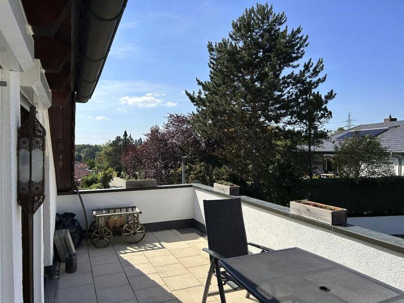 3-Zimmer-DG-Wohnung mit herrlicher Dachterasse in Sifi-Maichingen zimmer