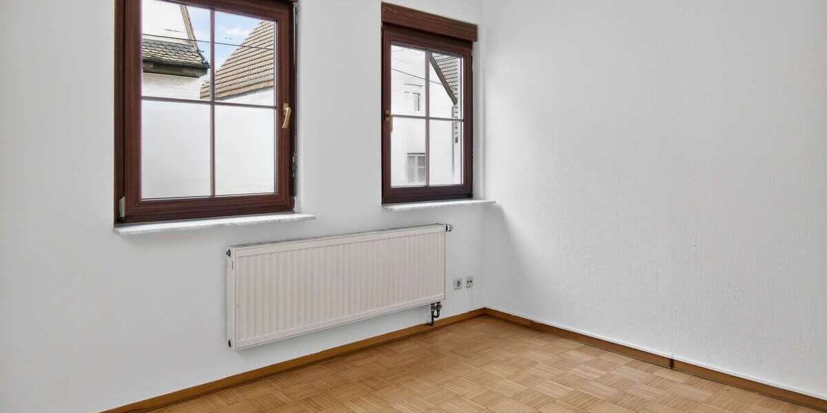 Gepflegtes 3-Familienhaus in begehrter Wohnlage mit vielseitigen Nutzungsmöglichkeiten - Mehrfamilienhaus, Wohnhaus Stuttgart Zuffenhausen | Angebot:27083597