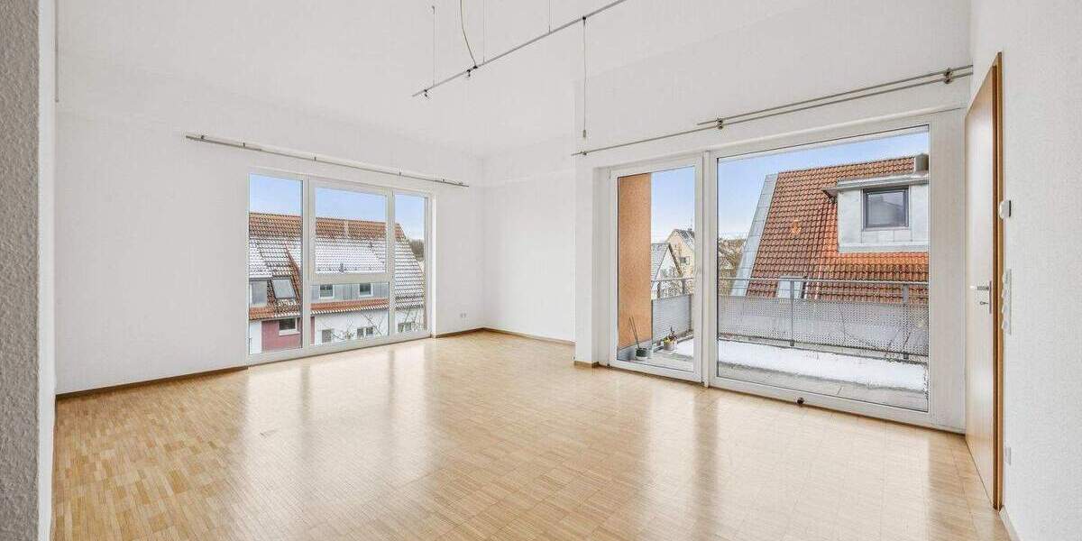 Allein auf der Etage: Ruhige 2-Zimmer-Dachgeschosswohnung mit West-Balkon & Tiefgarage 2 zimmer