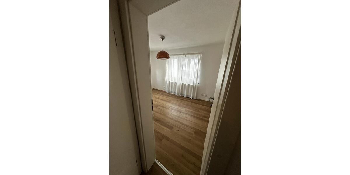 Etagenwohnung Stuttgart Neuwirtshaus - 3 Zimmer, 85 m&sup2;, 1.200&euro; | Angebot:25498321