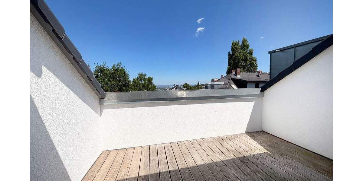 Tolle Dachgeschoss-Maisonette-Wohnung in Aussichtslage 3 zimmer