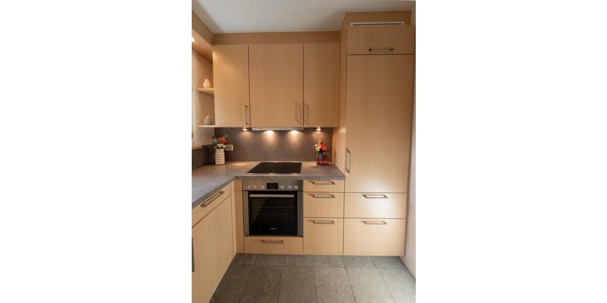 Hochparterre Stuttgart Degerloch - 1.5 Zimmer, 28 m&sup2;, 665&euro; | Angebot:26152553