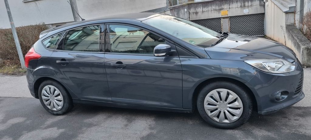 Ford Focus 88.000 km 8.000 &euro; Stuttgart 70499