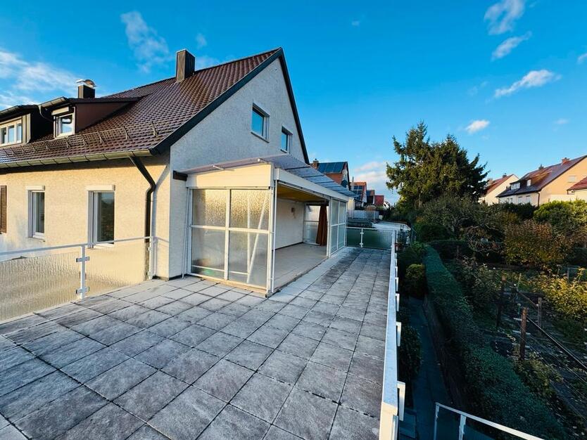 Ohne Makler! Gepflegte DHH mit ELW, großem Hobbyr. + Einzelgarage zimmer