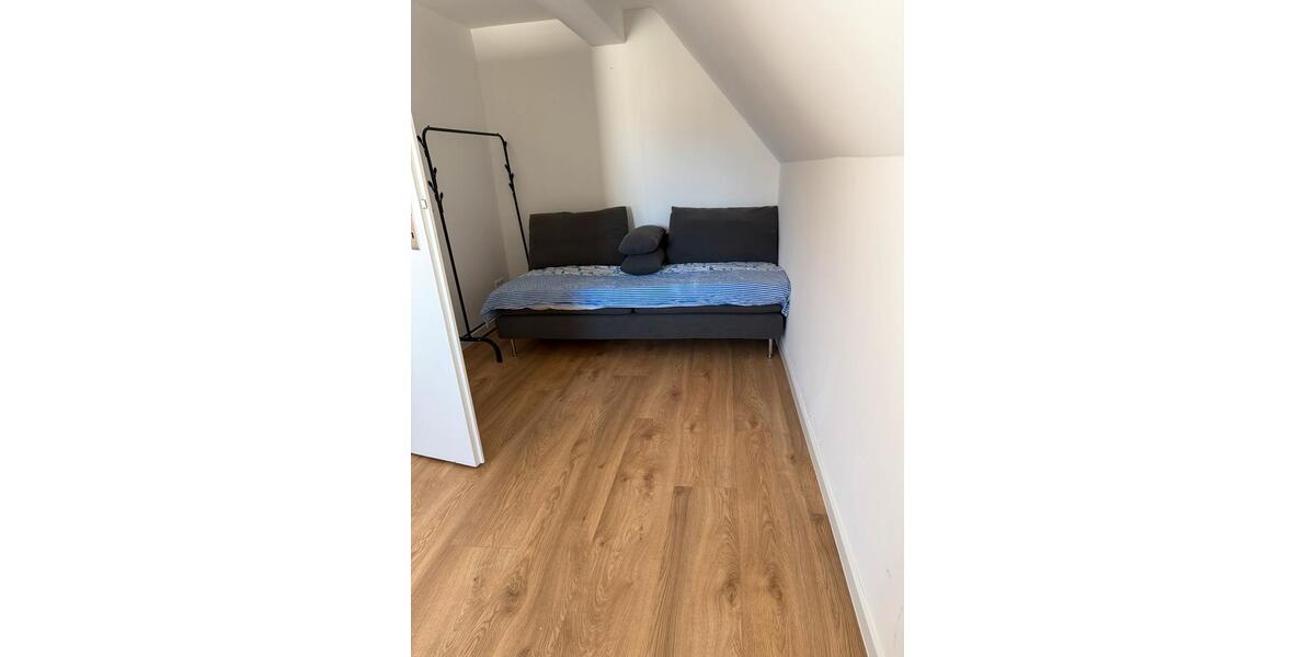 Dachgeschoßwohnung Stuttgart Luginsland - 2 Zimmer, 55 m&sup2;, 1.050&euro; | Angebot:26055807