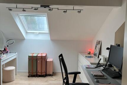 Helle Dachgeschosswohnung in Esslingen zimmer