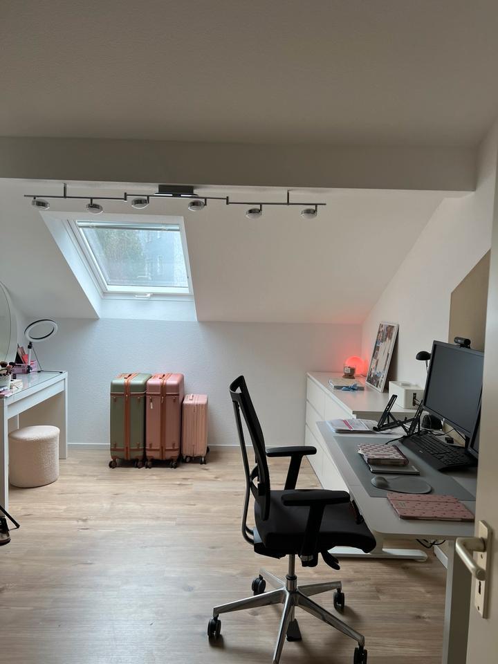 Helle Dachgeschosswohnung in Esslingen zimmer