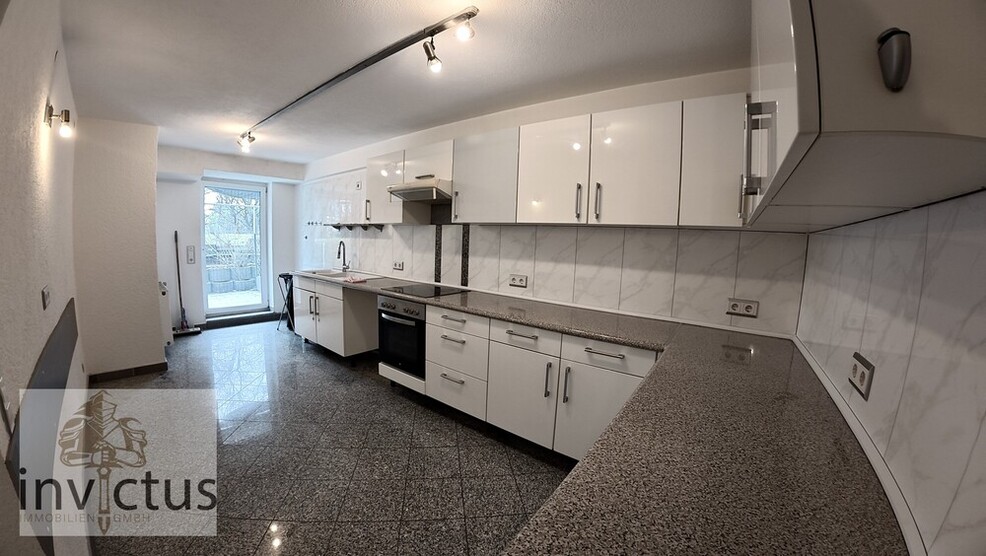 Wohnen und entspannen: 4-Zimmer-Wohnung mit Garten, XL-Terrasse und GarageStellplatz 4 zimmer