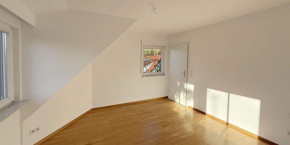Mehrfamilienhaus, Wohnhaus Nürtingen - 5 Zimmer, 175 m&sup2;, 2.700&euro; | Angebot:24557708