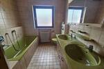 ++Haus mit 2 Wohnungen, Balkon, Küche und große Doppelgarage