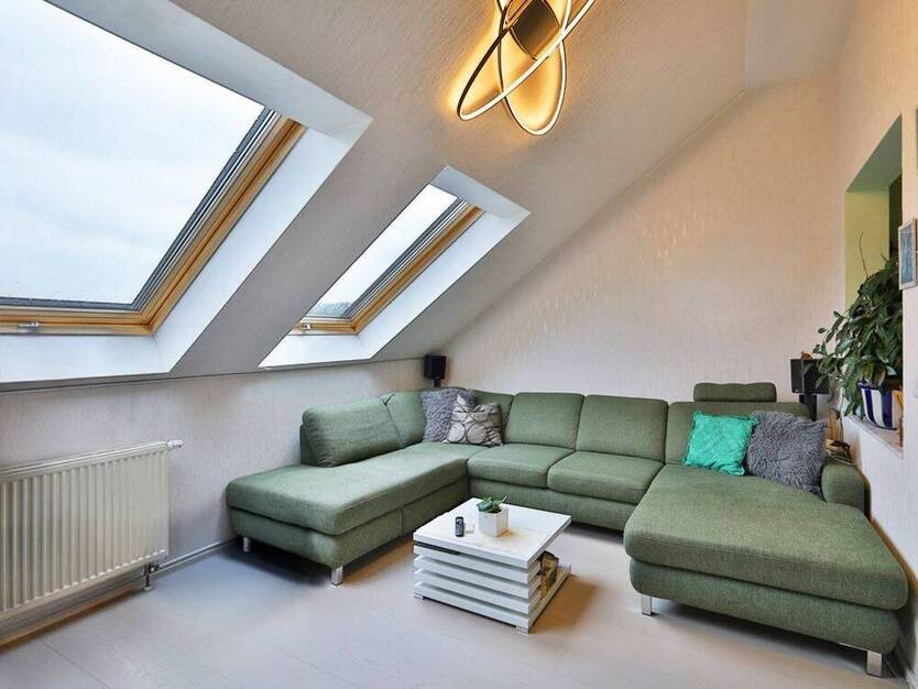 Ihr neuer Lebensmittelpunkt: Reihenmittelhaus mit Terrasse, Balkon und Garage