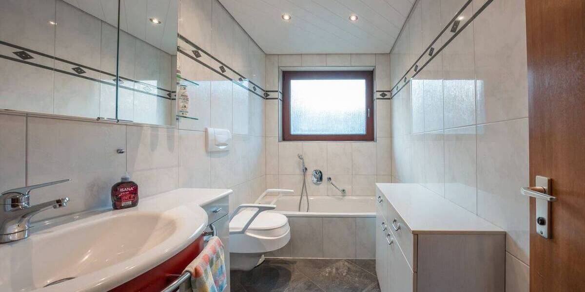 Bungalow Kernen im Remstal Rommelshausen - 4 Zimmer, 131 m&sup2;, 639.000&euro; | Angebot:26082533