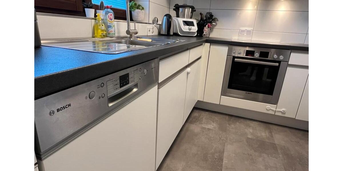 Großzügige 4,5-Zimmer Wohnung mit 4 Balkonen in Weilimdorf 4.5 zimmer