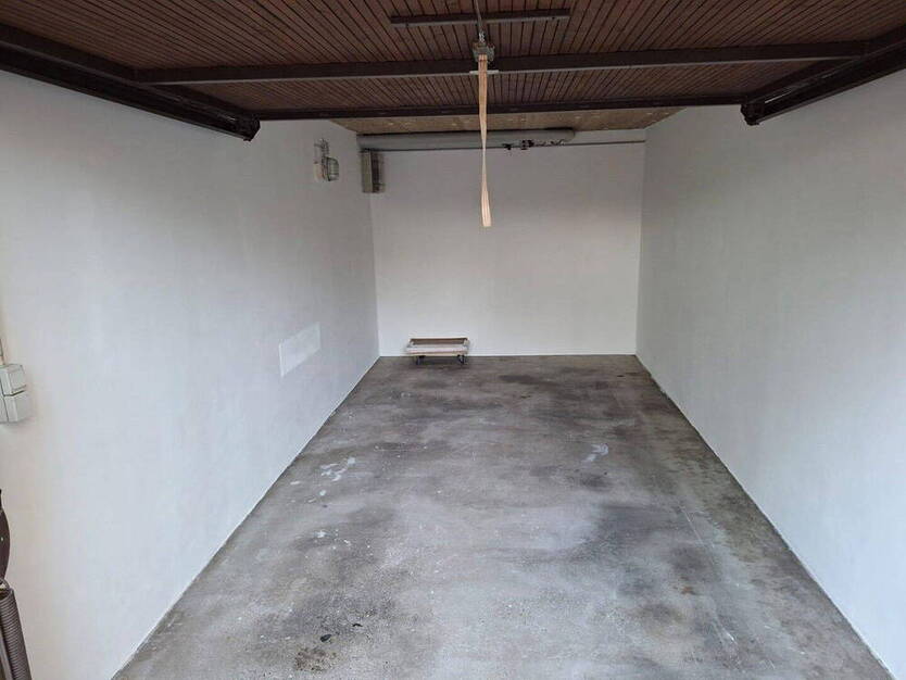 4-Zimmer-Wohnung, 83 m2, neu renoviert, inkl. Garage + Carport
