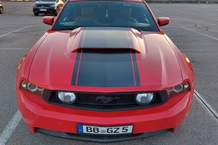 Ford Mustang 182.000 km 13.500 € Böblingen 71032