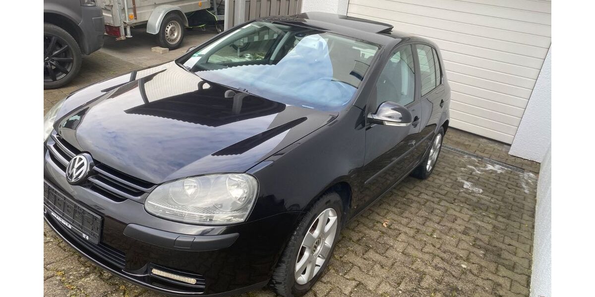 VW Golf 89.863 km 4.950 &euro; Freiberg am Neckar 71691