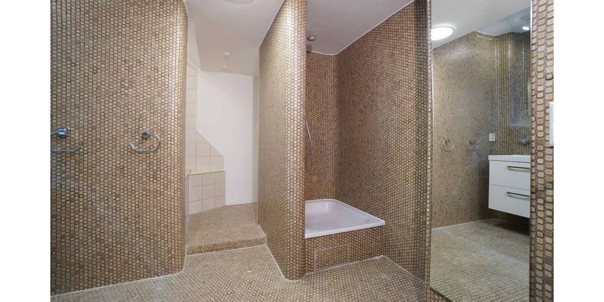 Top renovierte 3,5-Zimmer-Atelierwohnung mit EBK u. Südbalkon in bevorzugter Aussichtslage 3 zimmer