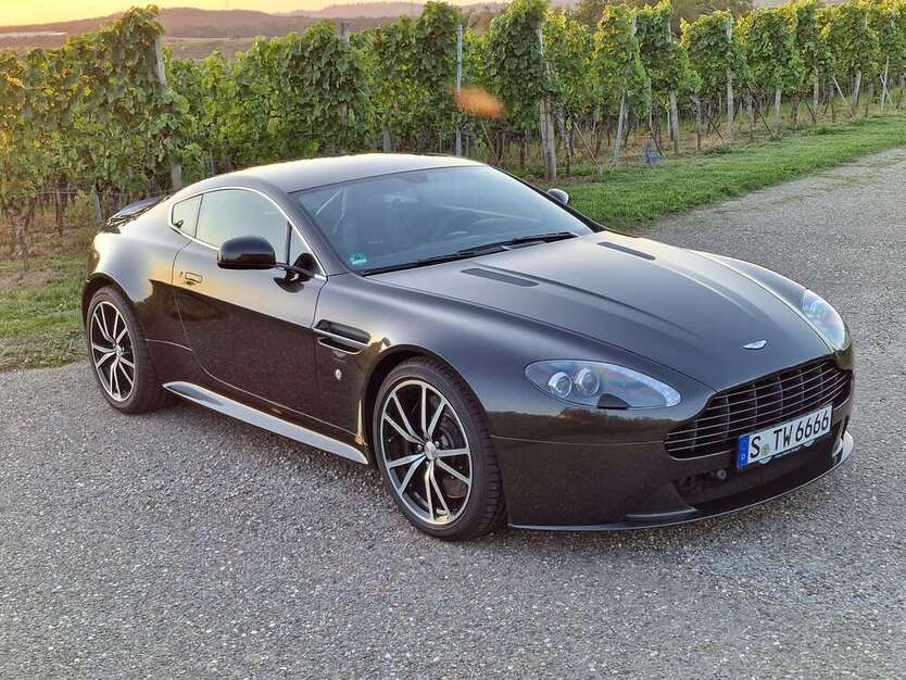 Aston Martin Vantage 76.000 km 85.000 € Stuttgart 70188