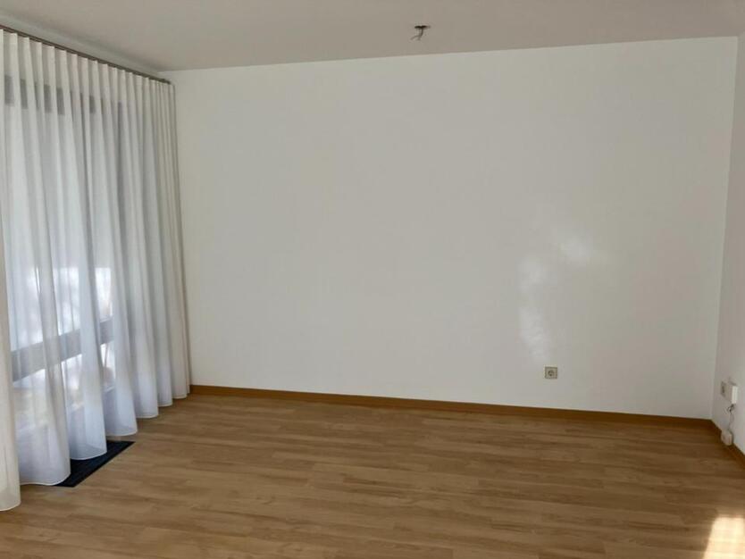 bezugsfertige 2-Zimmer-Wohnung mit EBK und Garten, Privatverkauf