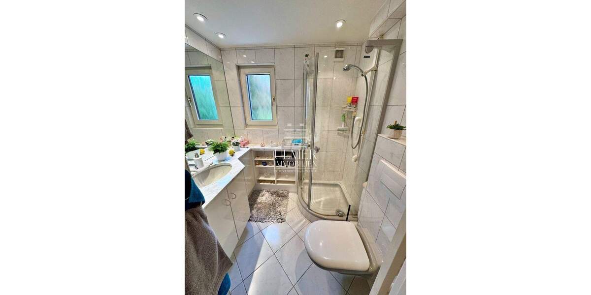 gepflegte Doppelhaushälfte mit großzügigem Grundstück in bester Lage von Böblingen 8 zimmer