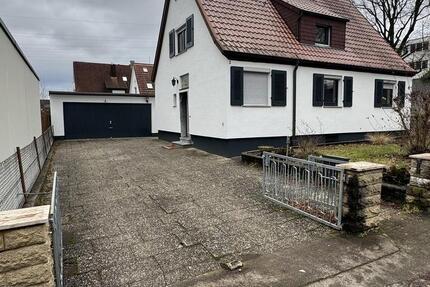 Einfamilienhaus mit Garten und Garage