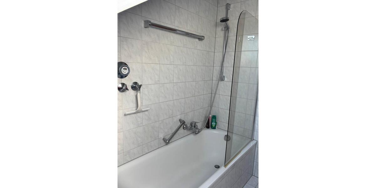 Dachgeschoßwohnung Stuttgart Sillenbuch - 3 Zimmer, 80 m&sup2;, 1.500&euro; | Angebot:25223834