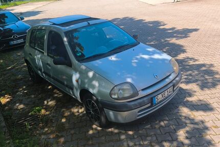 Renault Clio 146.900 km 1.100 &euro; Stuttgart 70376