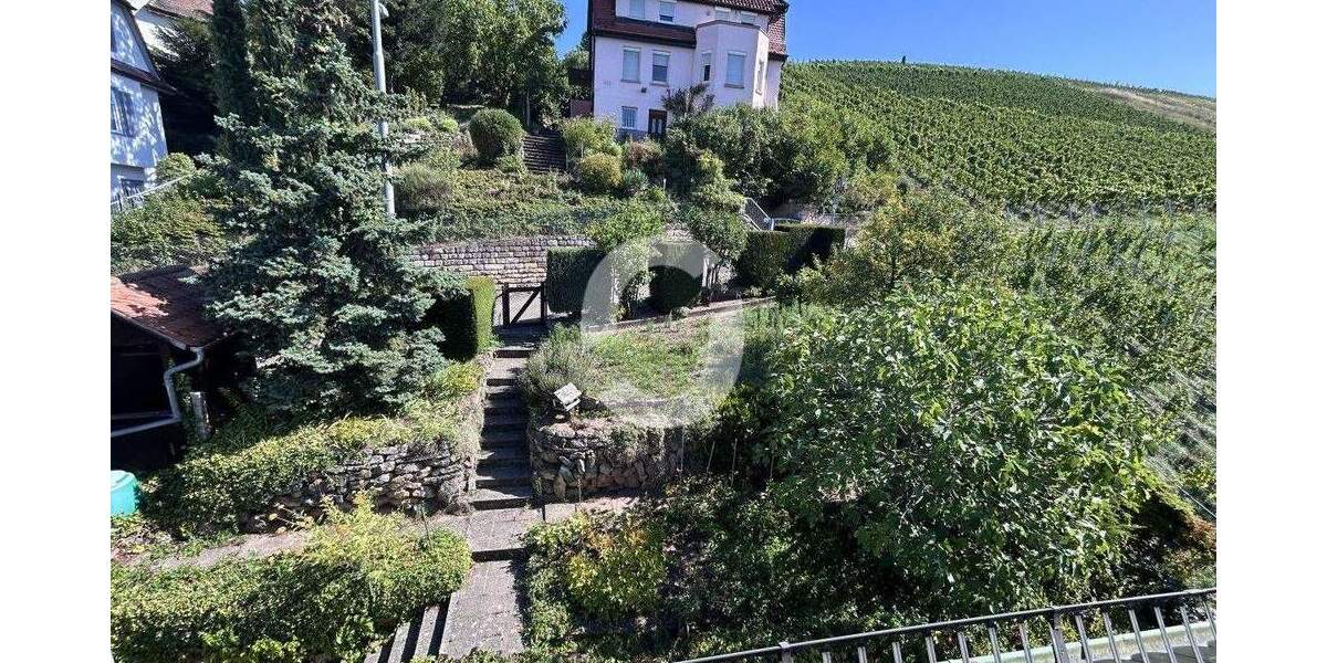 Einfamilienhaus Stuttgart Untertürkheim - 8 Zimmer, 700.000&euro; | Angebot:25743406
