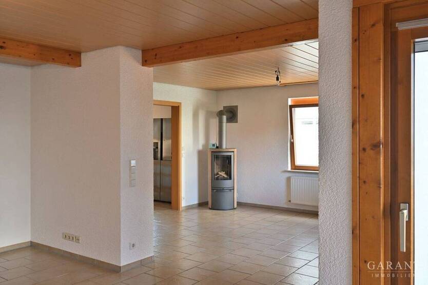 Moderne Doppelhaushälfte mit Garten in der Stadtmitte