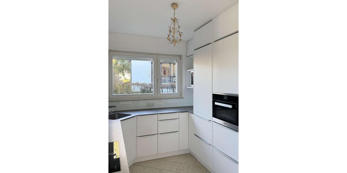 Einfamilienhaus Nürtingen - 5.5 Zimmer, 175 m&sup2;, 2.700&euro; | Angebot:24571134