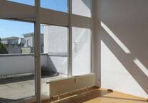 Schönes 2 Zimmer-Appartment mit hohen Decken und großer Fensterfront!