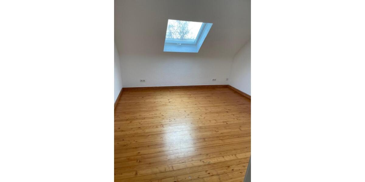Dachgeschoßwohnung Stuttgart Zuffenhausen - 2 Zimmer, 45 m&sup2;, 900&euro; | Angebot:24224524
