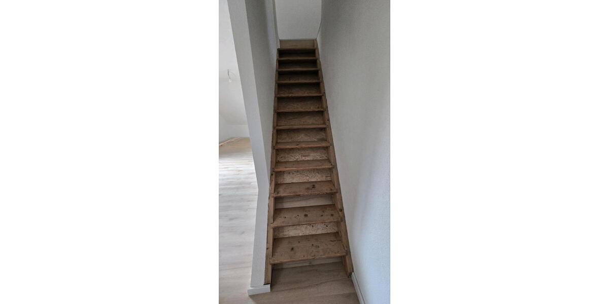 Dachgeschoßwohnung Ludwigsburg Oßweil - 4 Zimmer, 110 m&sup2;, 1.400&euro; | Angebot:26342825