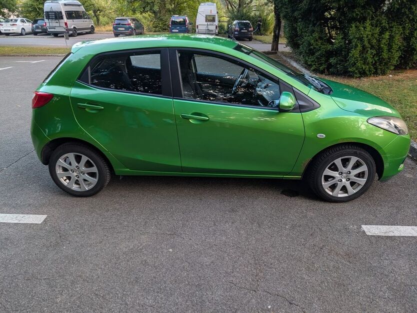Mazda 2 212.000 km 1.400 € Tübingen 72072