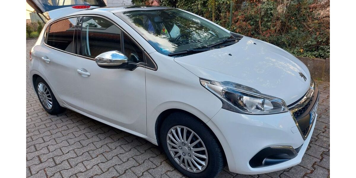 Peugeot 208 68.000 km 6.666 &euro; Kirchheim unter Teck 73230