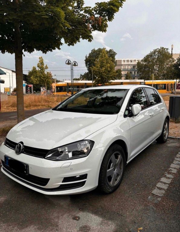 VW Golf 99.000 km 15.100 € Stuttgart 70435