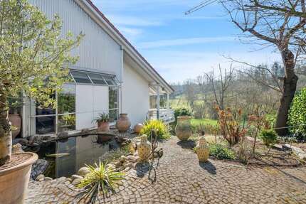 Haus zum Kaufen in Neuhausen auf den Fildern 670.000 € 267 m² 8 zimmer