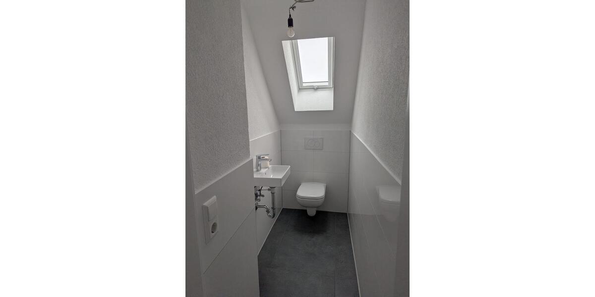 Dachgeschoßwohnung Stuttgart Feuerbach - 3 Zimmer, 76 m&sup2;, 1.500&euro; | Angebot:25022189