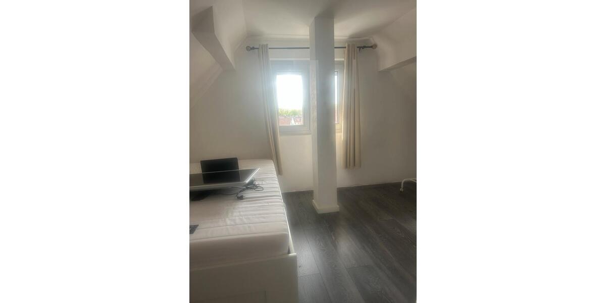 Dachgeschoßwohnung Stuttgart Degerloch - 2 Zimmer, 35 m&sup2;, 800&euro; | Angebot:26346925